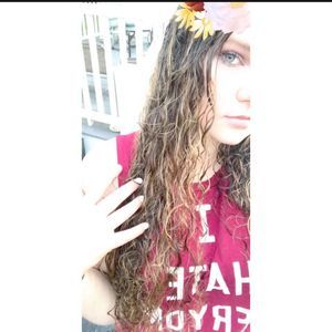 Meet your Posher, Nia